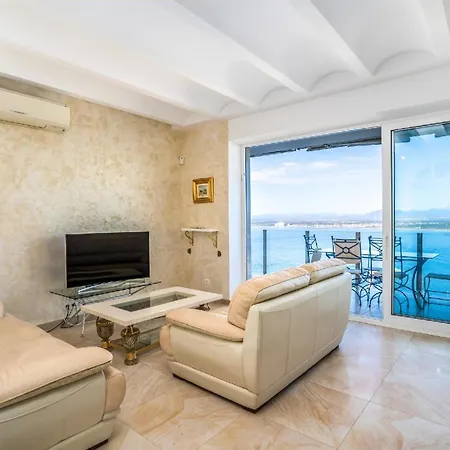Mit Privatpool Fuer 8 Personen Ca 250 Qm In Roses, Costa Brava Golf De Holiday home