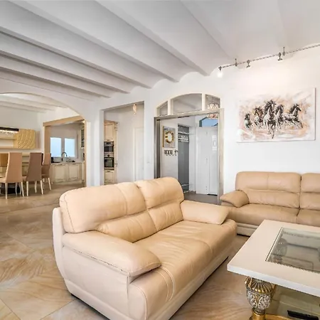 Mit Privatpool Fuer 8 Personen Ca 250 Qm In Roses, Costa Brava Golf De