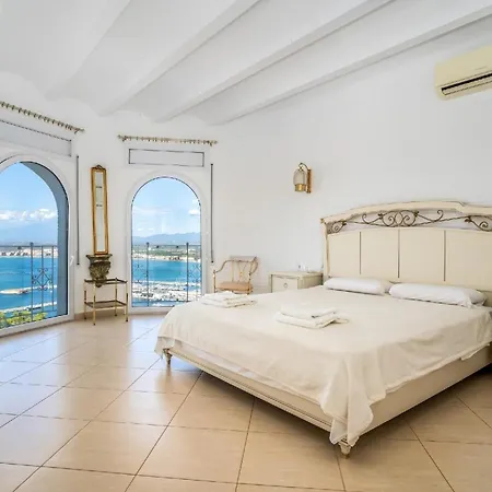 Mit Privatpool Fuer 8 Personen Ca 250 Qm In Roses, Costa Brava Golf De Holiday home
